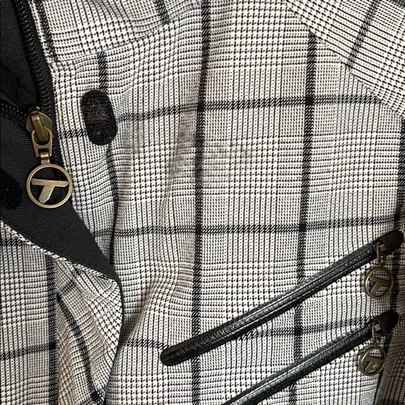 Columbia winter jacket. - Picture 3 of 5